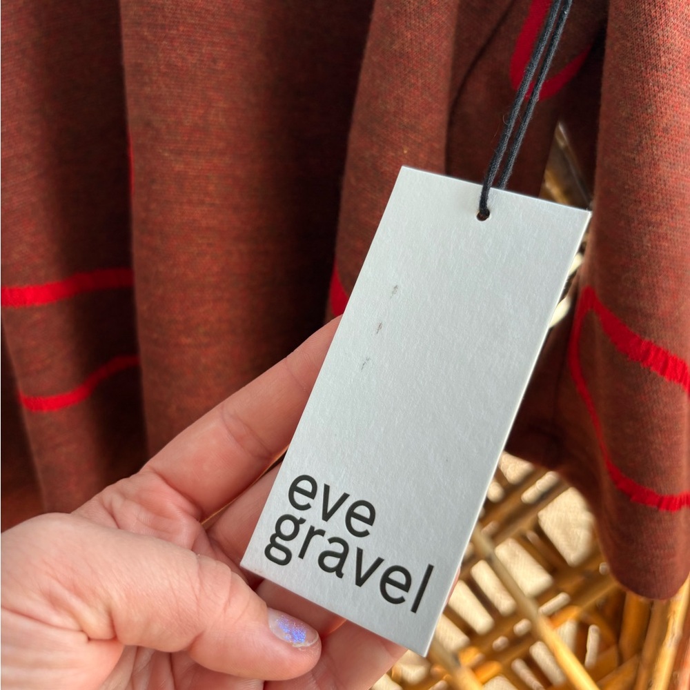 Eve Gravel Red and Maroon V-Neck Top - Picture 4 of 7